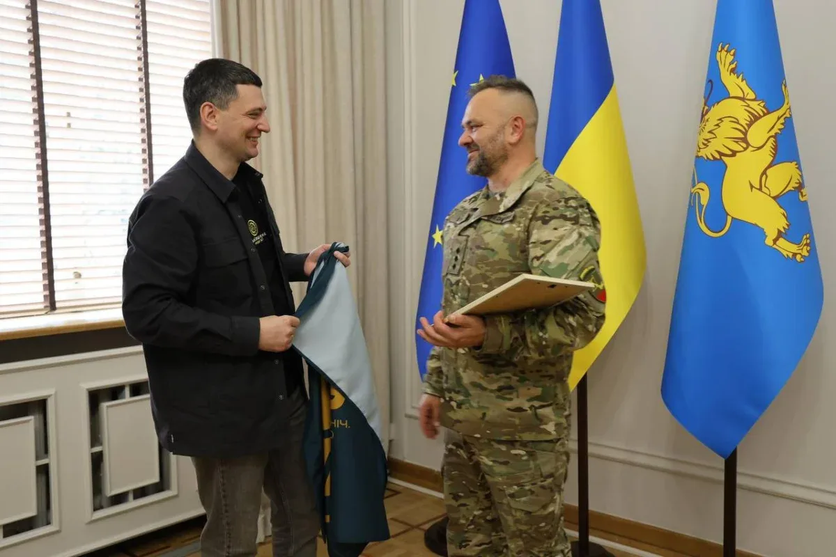 Андрій Годик вручив подяку Андрію Ковчу (ФОТО)