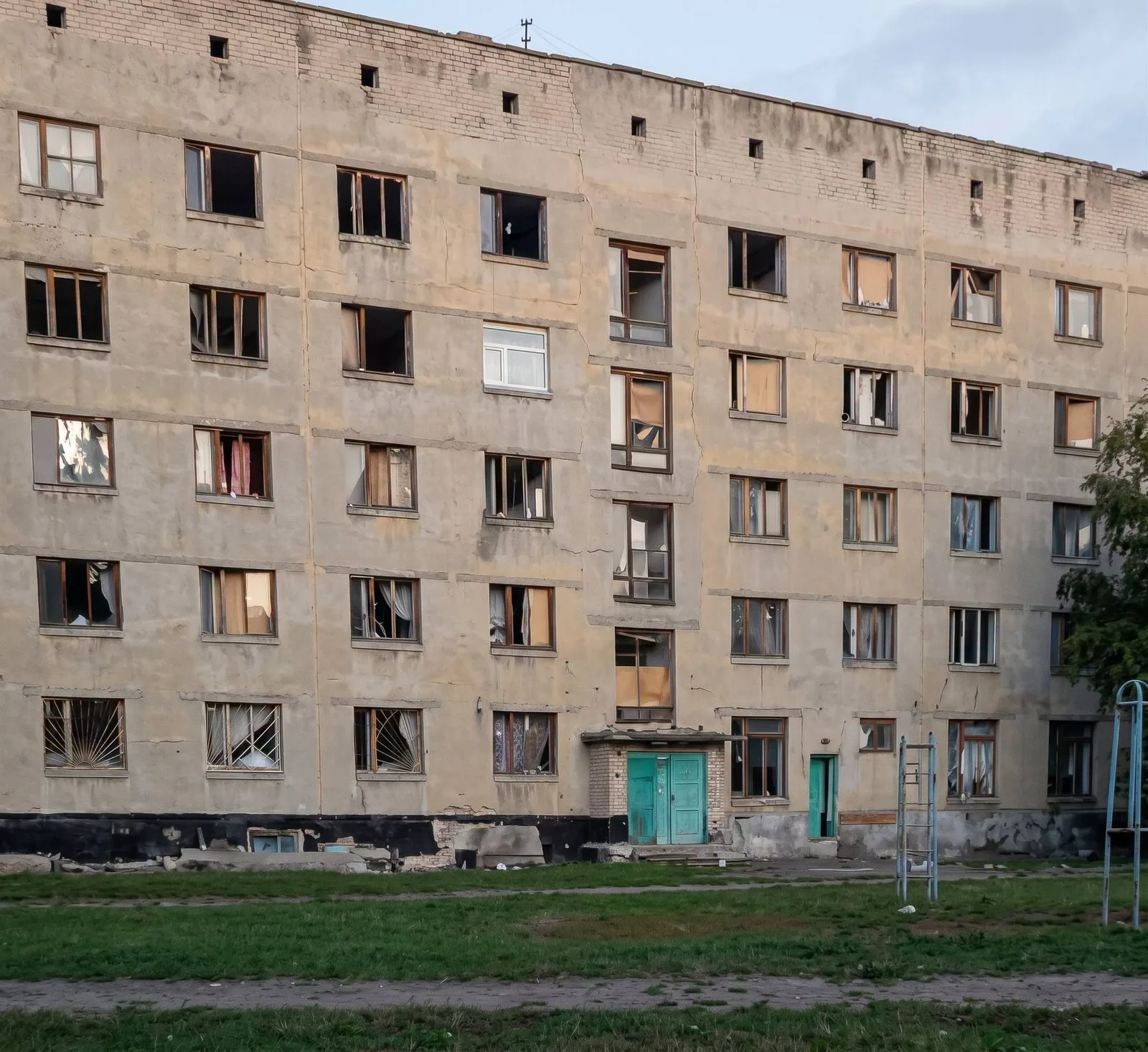 Після російського обстрілу громада на Харківщині перейшла на генератори