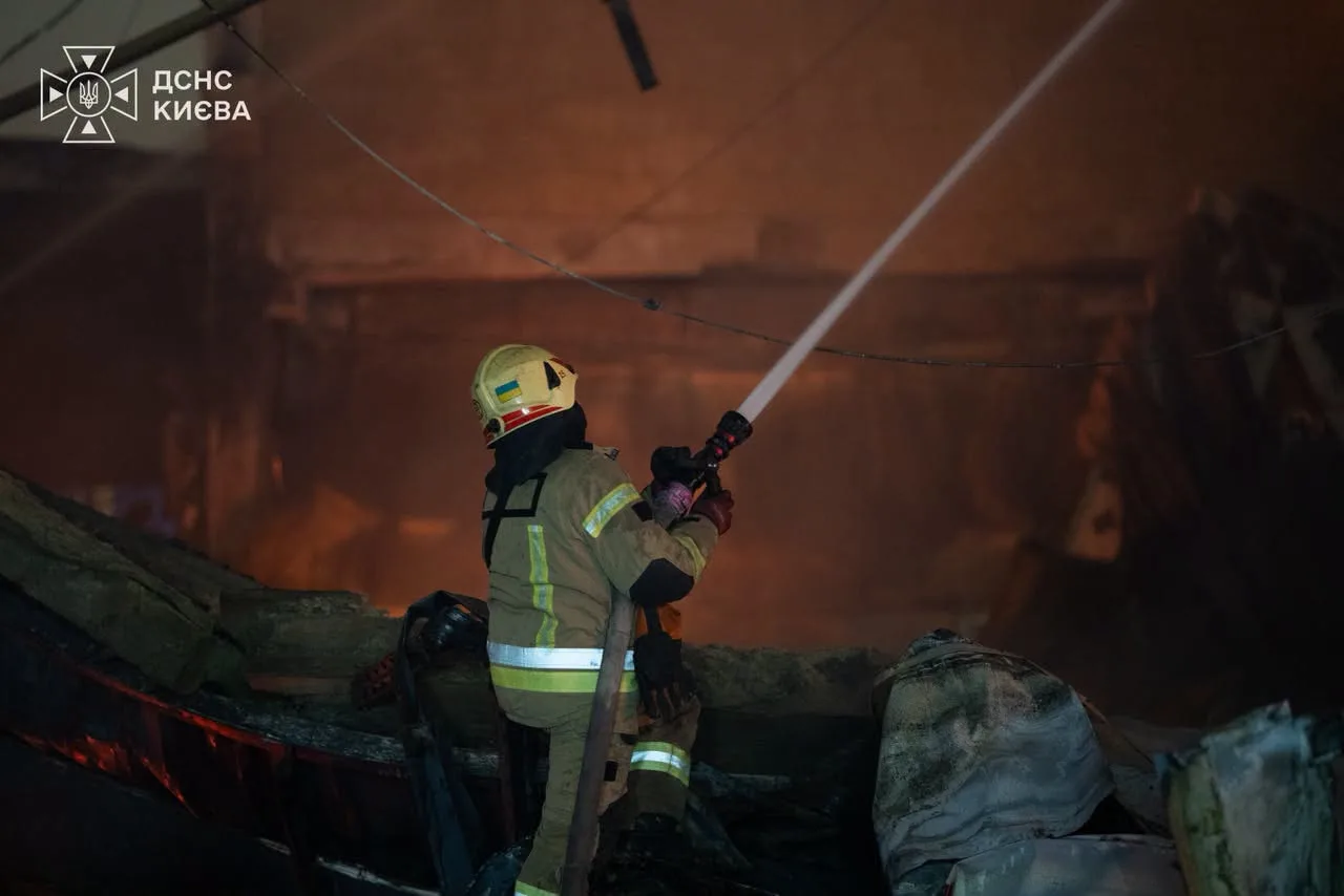 Внаслідок російського обстрілу столиці 1 людина загинула, ще 22 постраждали, серед них четверо дітей (фото)
