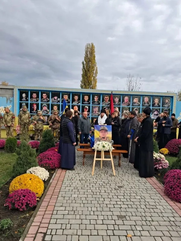 Загинув у поїзді у день свого 21-річчя: на Волині попрощалися з воїном Віктором Сігнаєвським (фото)