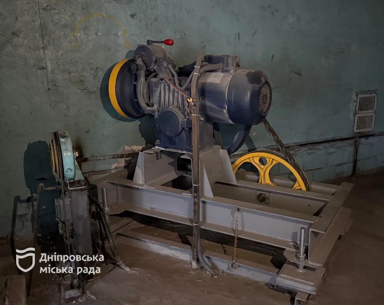 У Дніпрі продовжують системно оновлювати та модернізувати ліфтове обладнання в багатоквартирних будинках