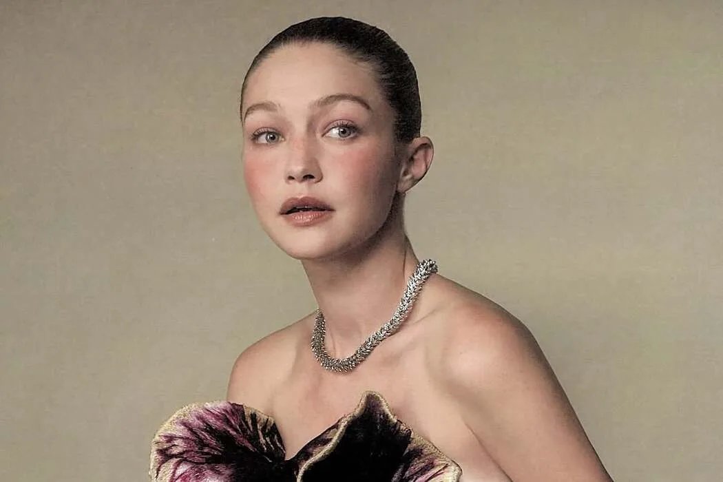У кутюрних образах Schiaparelli та Balenciaga: Джиджи Хадід на обкладинці WSJ Magazine