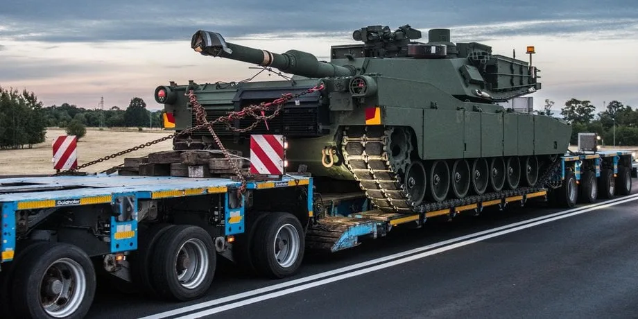 Польша начала массово перебрасывать к границе Украины Abrams и Patriot: что происходит