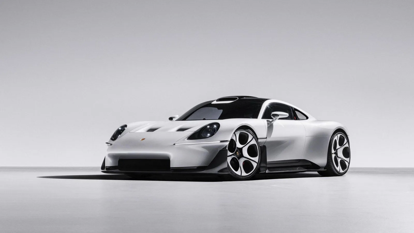 Выше 911 и без центрального экрана: Porsche представила концепт-кар Mission S