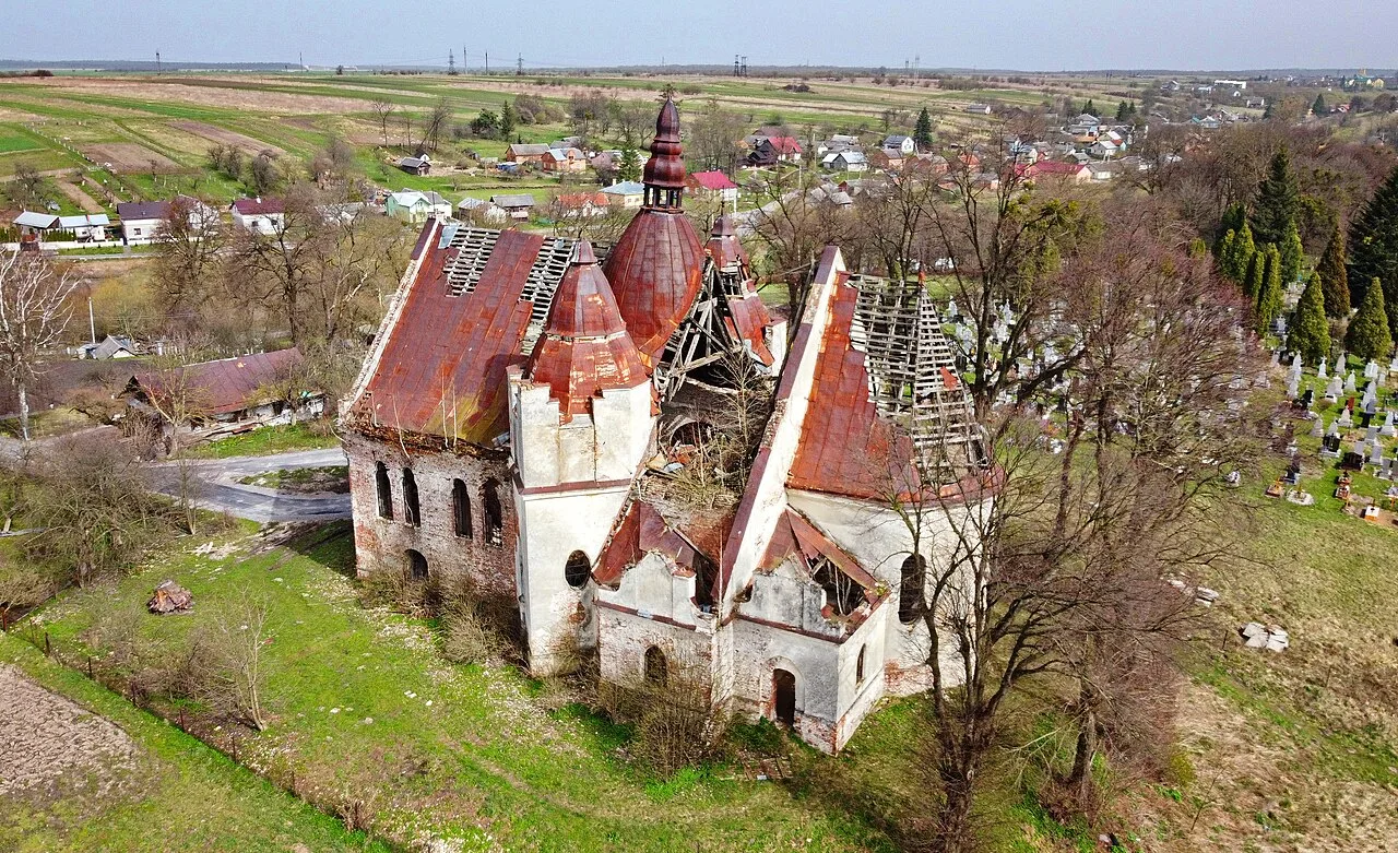 На Львівщині аварійний костел Святої Марії Магдалини передадуть Солонківській громаді