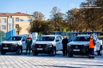 Посол Німеччини передав Запоріжжю та області вісім пікапів