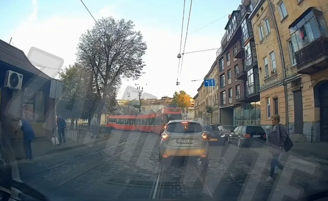 У Львові водії автомобілів не пропускали пішоходів