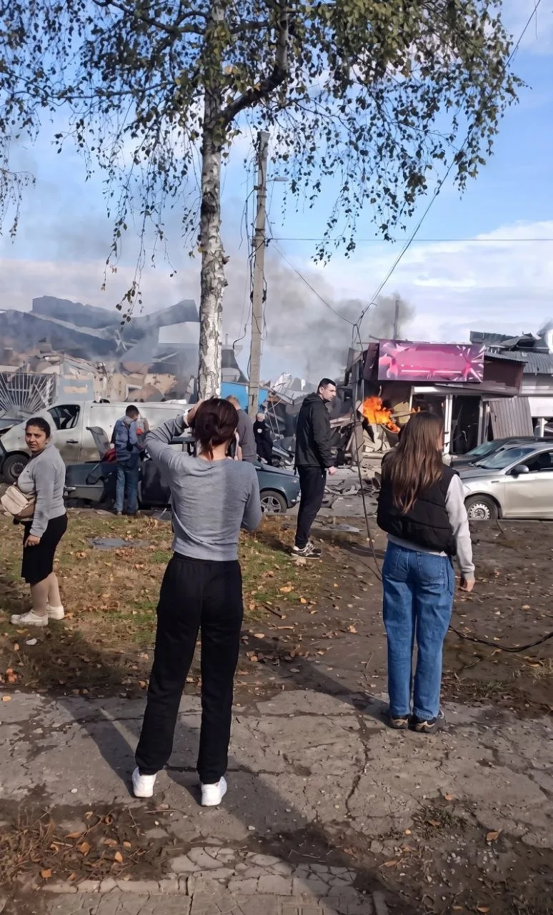 Прицільно били по людях: мер Лозової розповів про наслідки атаки на Центральний ринок