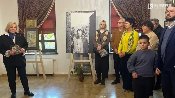 Понад 70 робіт Миколи Черенюка показали на виставці у Луцьку (фото)