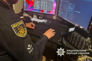 Створювали фейкові жіночі акаунти: в Україні вперше оголосили підозри за організацію шахрайського кол-центру