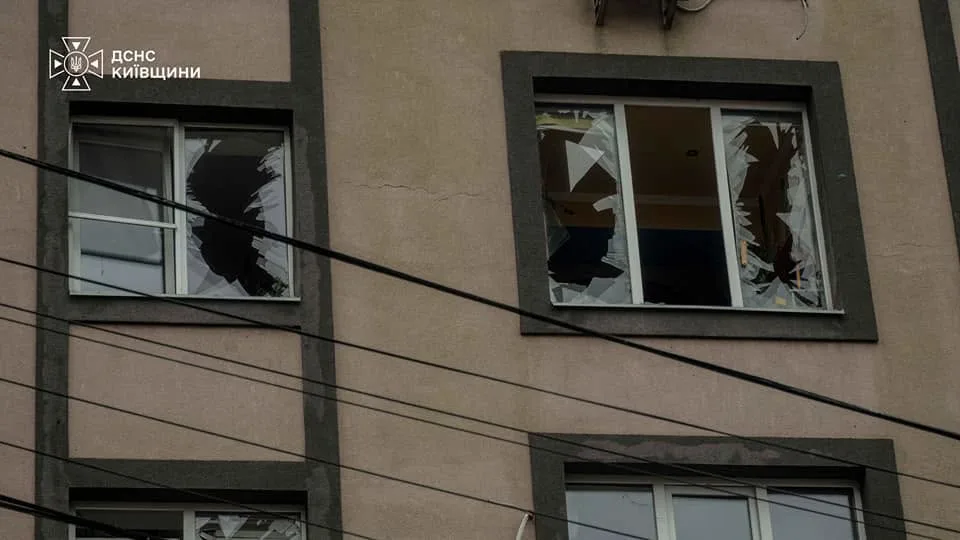 Внаслідок обстрілу Київщини одна людина загинула, троє - пропали безвісті, ще 10 людей постраждали (фото, відео)