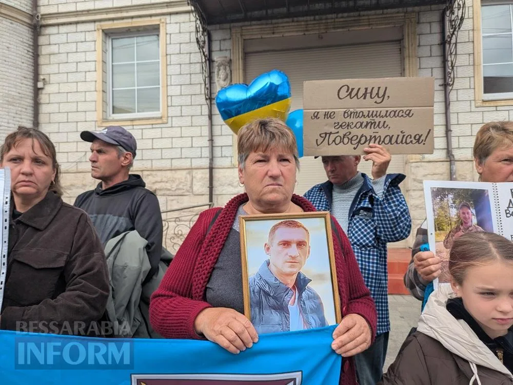 «Ми хочемо, щоб нас чули»: у Білгороді-Дністровському родини зниклих військових вийшли на акцію «Сигналь»