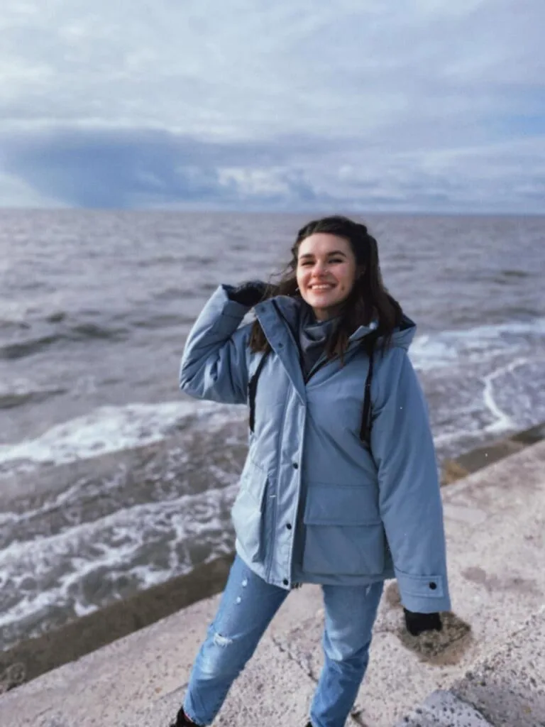 Євгенія Науменко народилася у Запоріжжі, а значну частину дитинства проводила у селі Розумівка Запорізького району.
