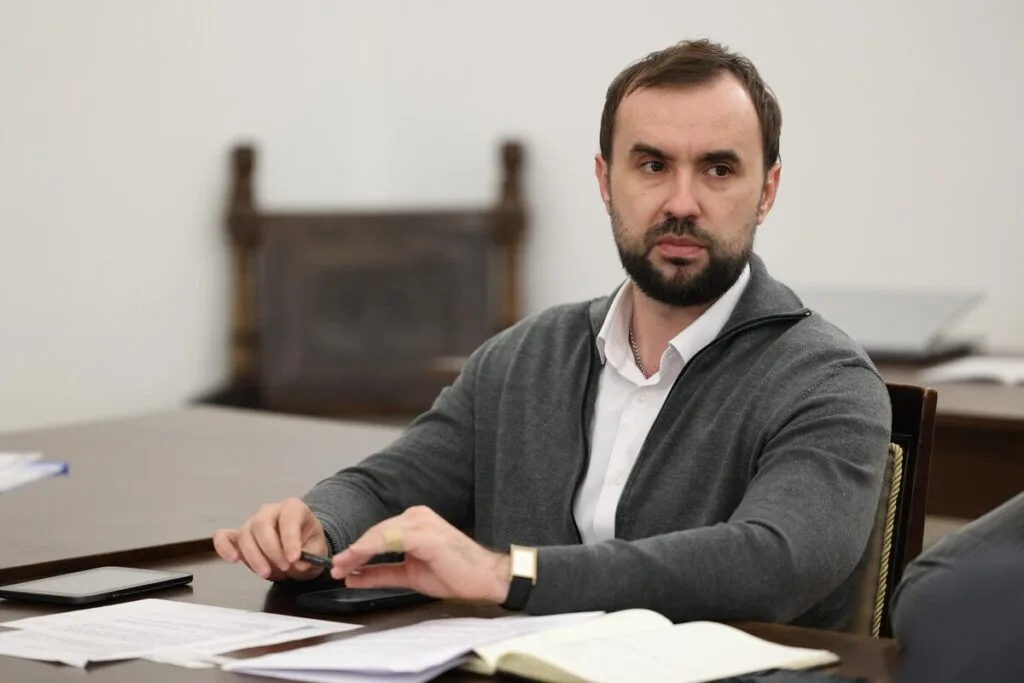 Як Садовий намагається впливати на рішення сусідів