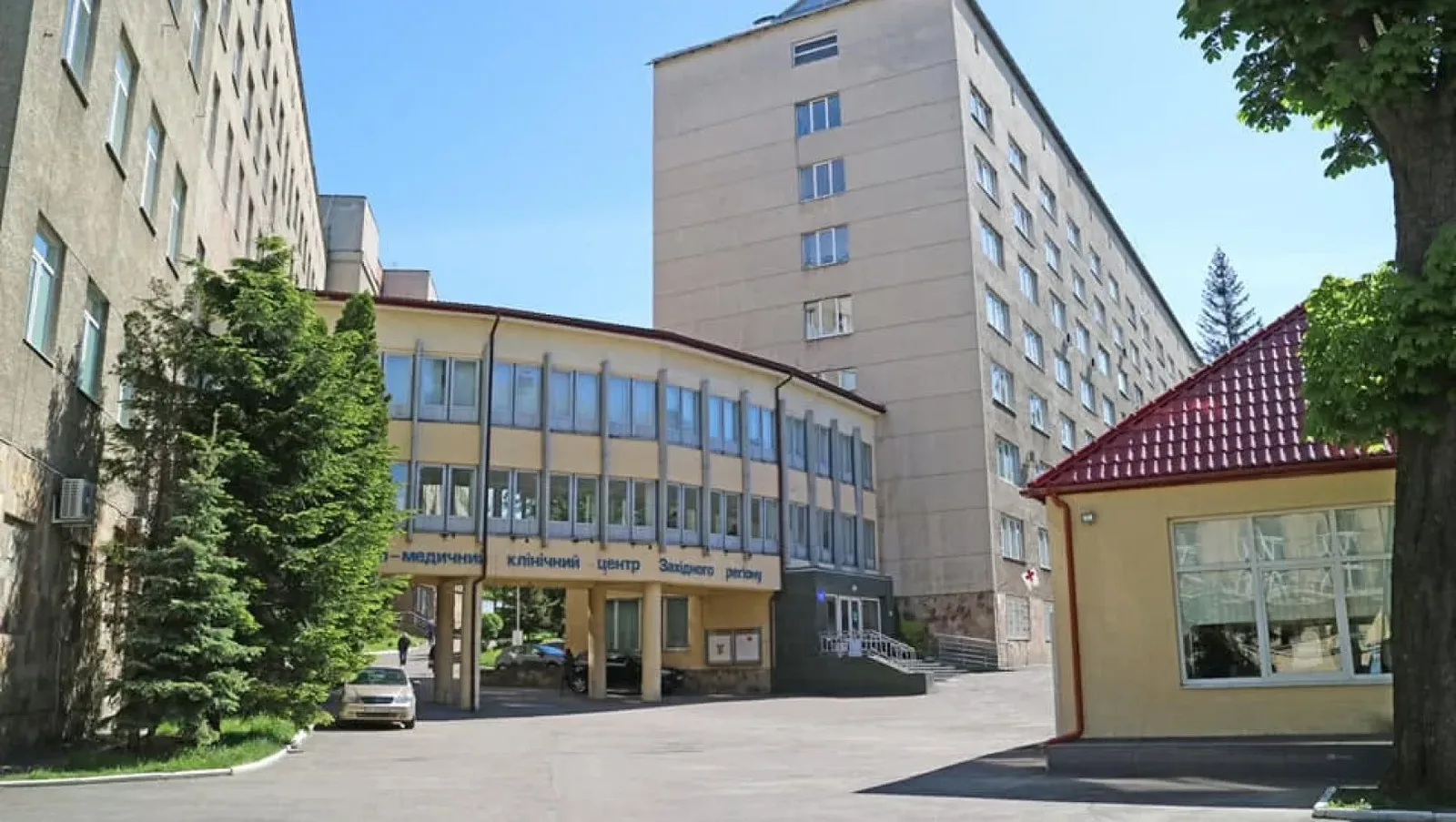 Лікарку військового госпіталю у Львові відсторонили через підозру в хабарі