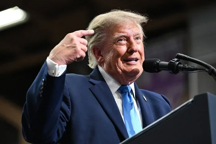 Трамп заявив, що Росія сміється із західних санкцій