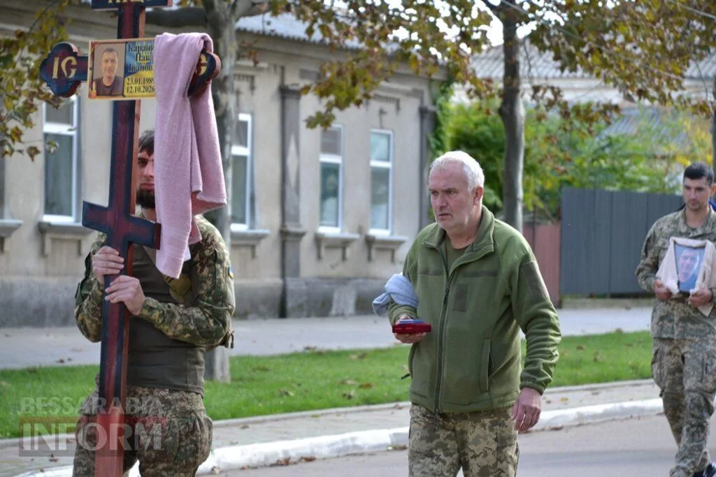 Кілія схилила коліно перед загиблим на Миколаївщині командиром безпілотних авіакомплексів Павлом Каранягою