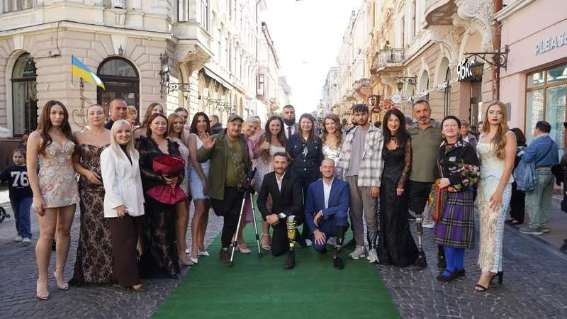 Що відбувається у центрі Чернівців зараз: фоторепортаж з Дня міста