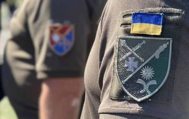 У Хмельницькому біля ТЦК зібрався мітинг через мобілізацію 25-річного чоловіка: що відомо
