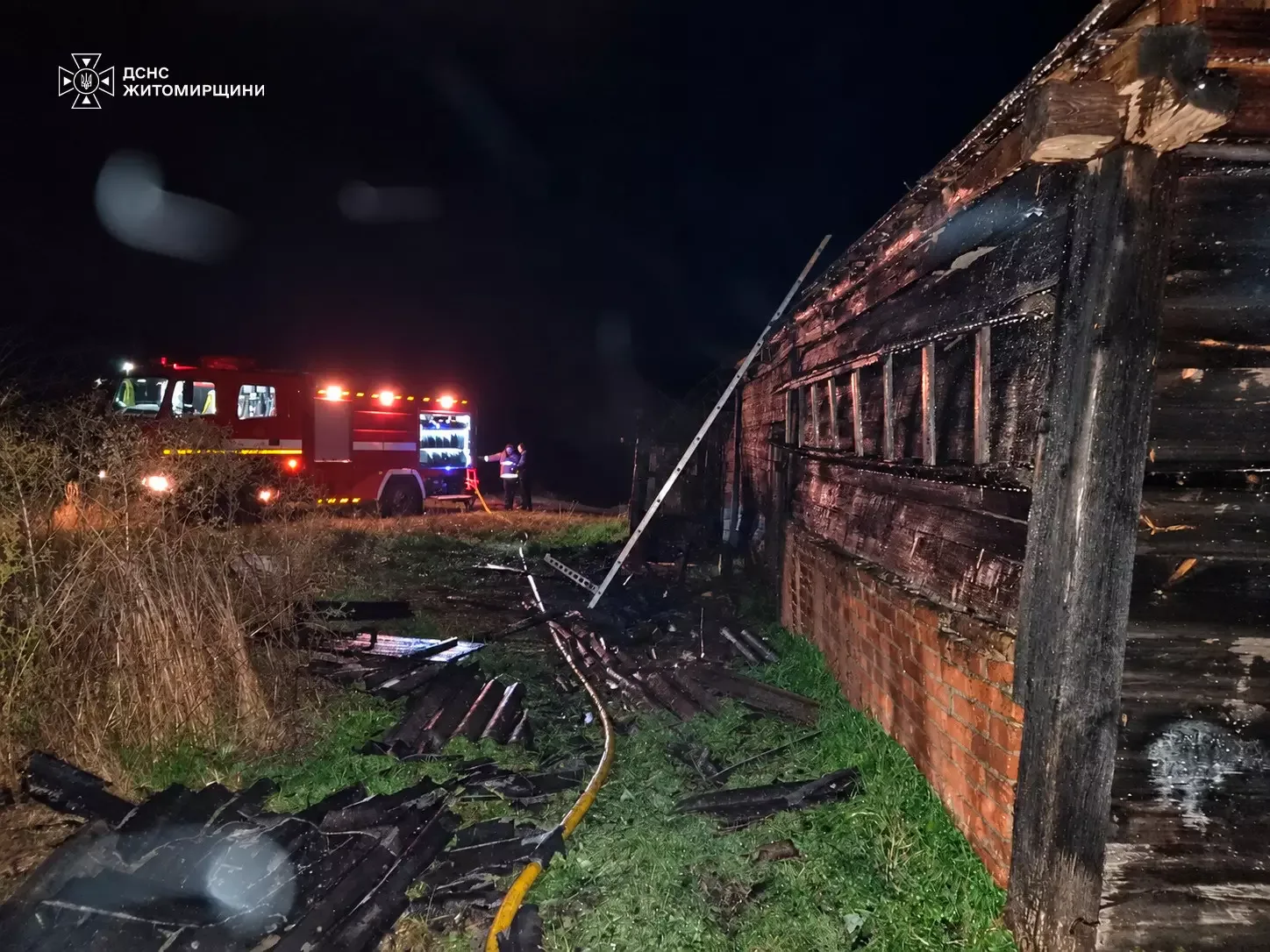 Ліквідація загоряння даху рятувальниками ДСНС