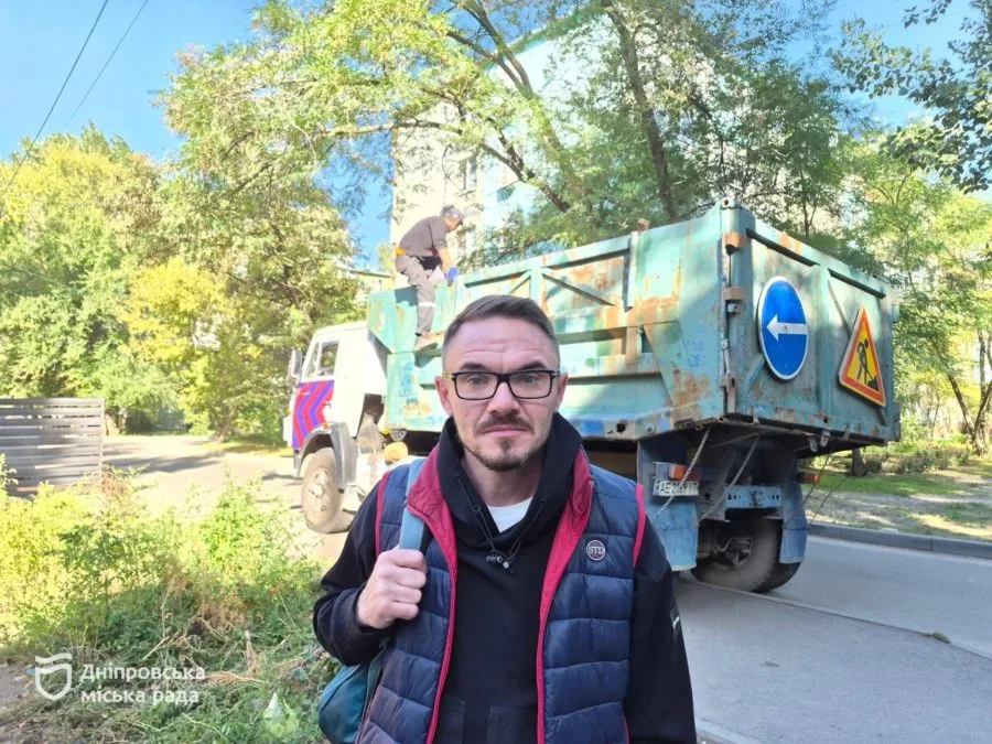 Ліквідували звалище з контейнерного майданчика по вул. Квітки Цісик, 10 - 3.10.2026 Ліквідували звалище з контейнерного майданчика по вул. Квітки Цісик, 10 - 3.10.2026