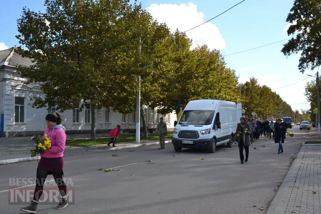 Кілія схилила коліно перед загиблим на Миколаївщині командиром безпілотних авіакомплексів Павлом Каранягою