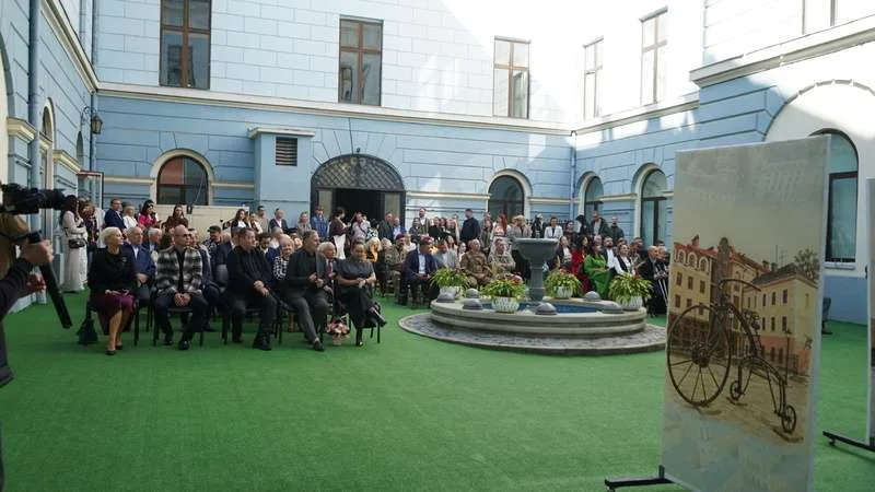 Що відбувається у центрі Чернівців зараз: фоторепортаж з Дня міста