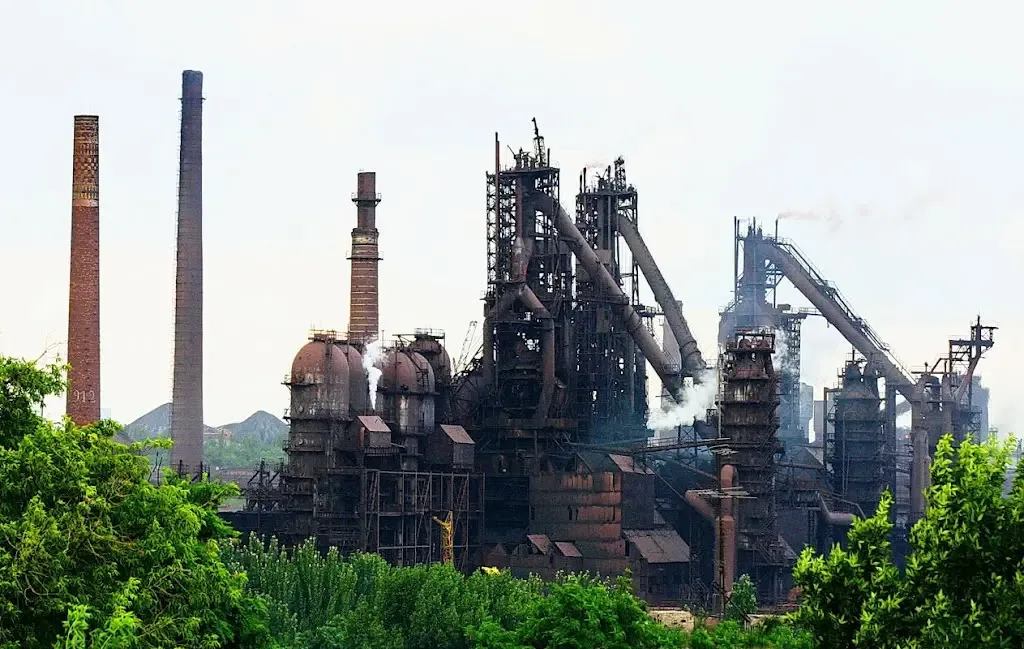 Металургам і шахтарям на окупованій частині Донеччини масово затримують зарплати: що відомо