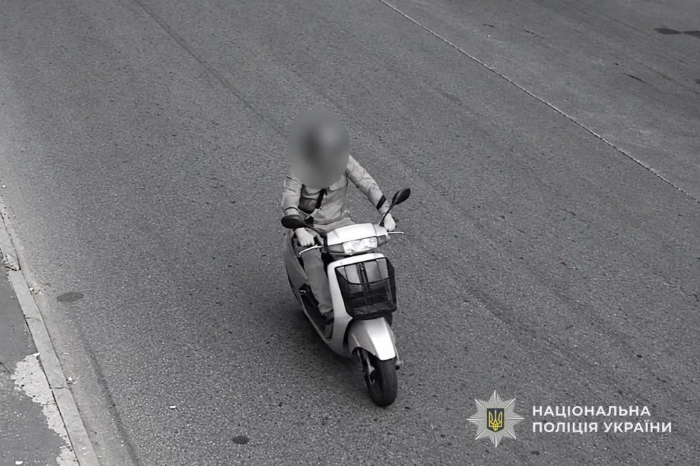 Поїхав на чужому мопеді, поки господар відволікся: у Дніпрі викрили підозрюваного - 24.10.2026