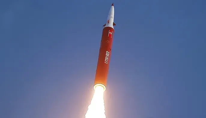 Північна Корея запустила стратегічну ракету на 1000 км у бік Японії