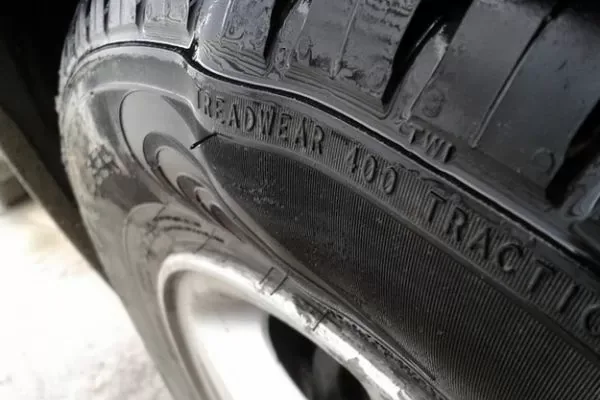 Небезпека здуття на шині: чому ігнорування ґулі може стати фатальним