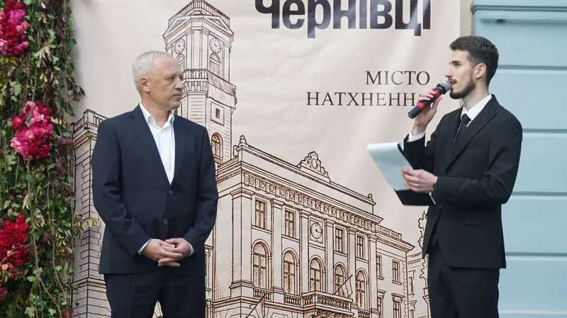 Що відбувається у центрі Чернівців зараз: фоторепортаж з Дня міста