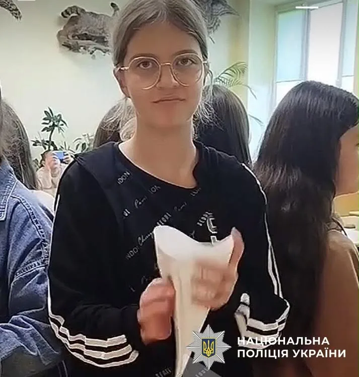 Поліція Буковини розшукує 13-річну дівчину, яка зникла у Чернівцях