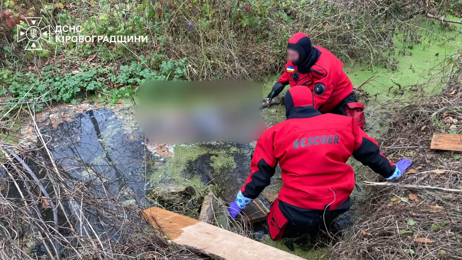 В Олександрійському районі на Кіровоградщині з води дістали тіло чоловіка