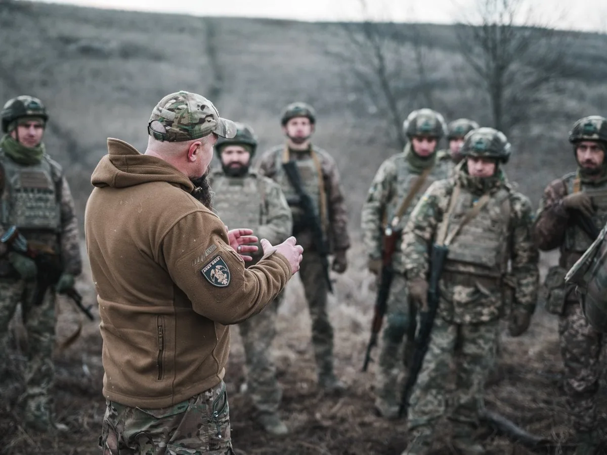 Тренування військових на полігоні.