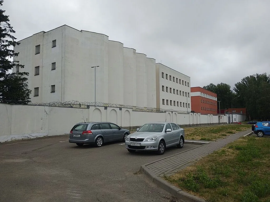 Здания изолятора временного содержания и Центра изоляции правонарушителей на улице Окрестина в Минске