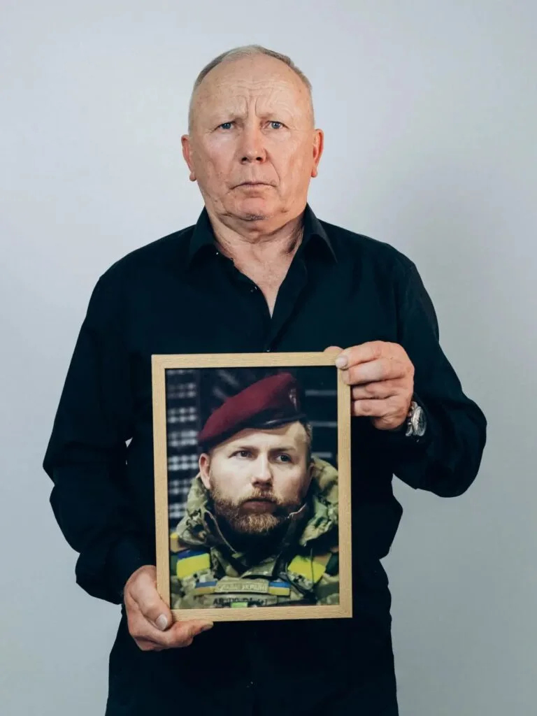 Історії 15 Героїв з Кілії стануть основою фотовиставки: завершено перші зйомки меморіального проєкту “Імена, які живуть”