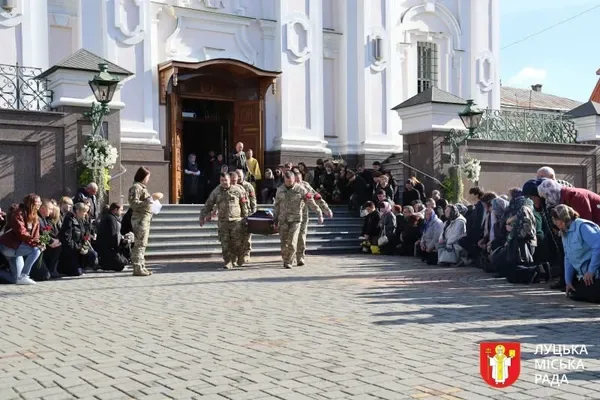 Покинув університет, аби захищати Україну: у Луцьку попрощалися з 19-річним Денисом Бойченком (фото)