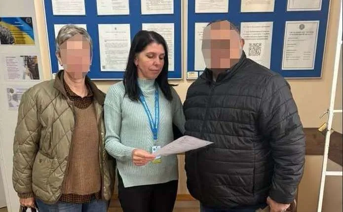 Родинні зв'язки не врятували: трьох італійців вислали з Буковини