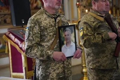 Найкраща людина у світі: у Полтаві попрощалися з полеглим на війні медійником Василем Величком