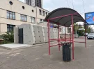 Перше мобільне укриття поруч із зупинкою громадського транспорту облаштовують у Києві