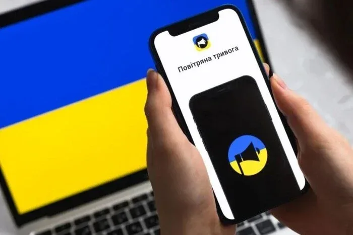 У застосунку «Повітряна тривога» тепер є карта орієнтовного руху російських дронів та ракет