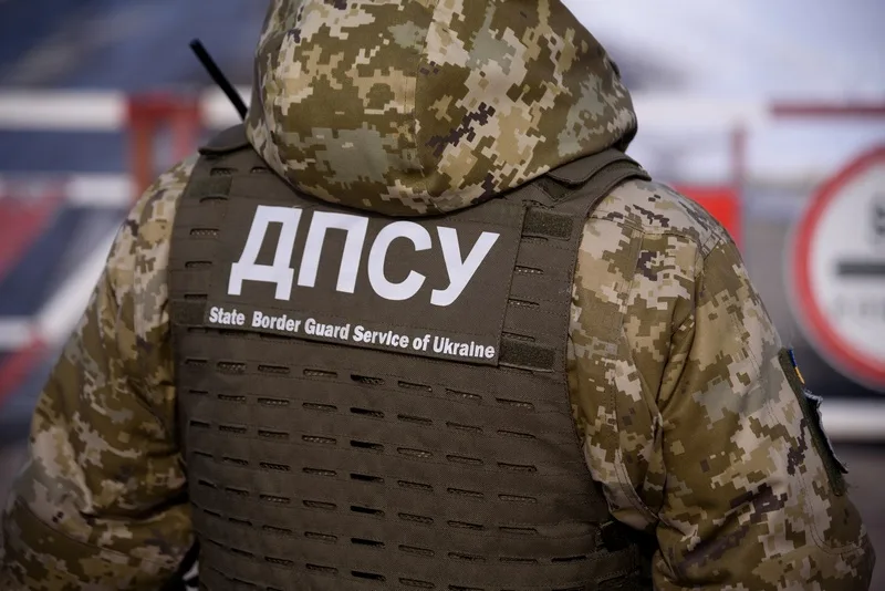 Потік на виїзд зріс на 5,6% з початком канікул, на ПП з Польщею накопичилися автобуси – дані Держприкордонслужби