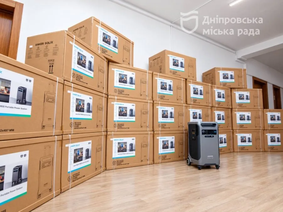 КП «єДніпро» отримало 25 зарядних станцій для забезпечення роботи Єдиної гарячої лінії міста 1530 під час знеструмлень - 15.10.2026 КП «єДніпро» отримало 25 зарядних станцій для забезпечення роботи Єдиної гарячої лінії міста 1530 під час знеструмлень - 15.10.2026