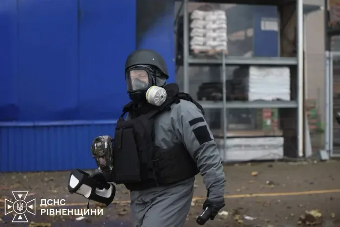 Масштабна пожежа та четверо постраждалих: наслідки атаки на «Епіцентр» на Рівненщині (фото)