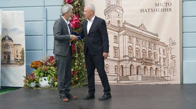 Що відбувається у центрі Чернівців зараз: фоторепортаж з Дня міста