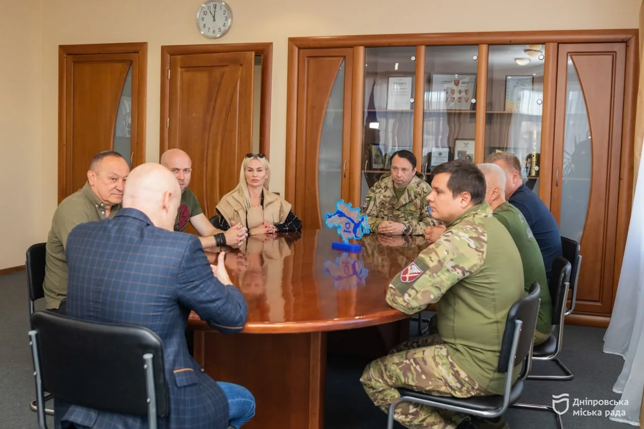 Нагороди за службу й волонтерство: у Дніпрі відзначили захисників України - 09.10.2026