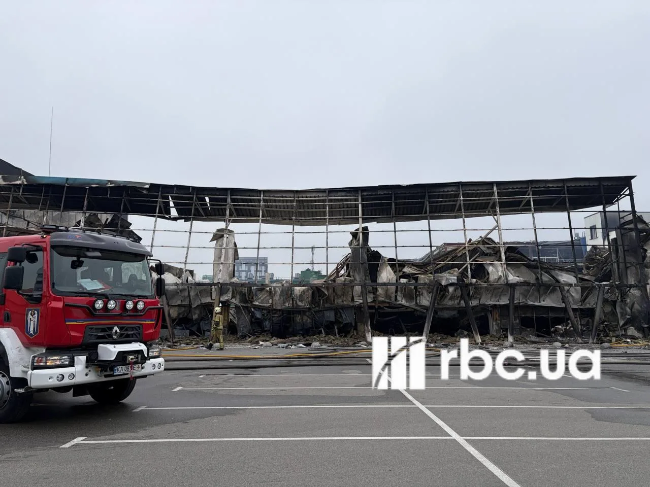 Який вигляд мають Retail Park, "Епіцентр" та "Ашан" на Почайній в Києві після атаки: фото, відео