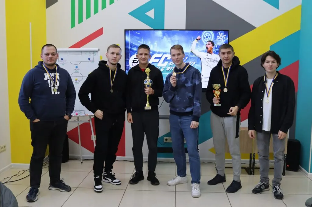 У молодіжному центрі «Піпл.юа» в Запоріжжі проводять навчальні, творчі та розважальні заходи.