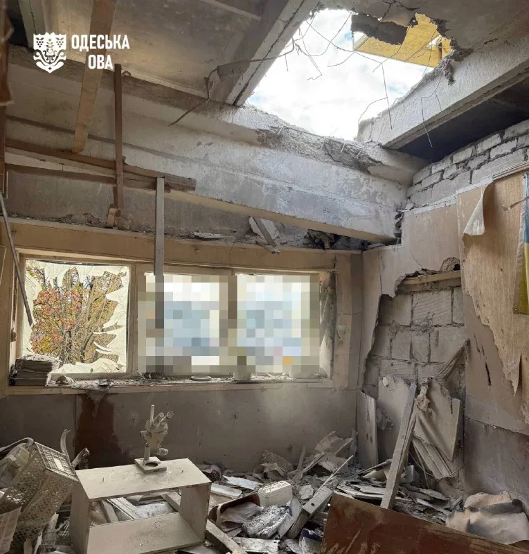 Ранковий удар по Одеському району: в адміністративній будівлі зруйновано дах